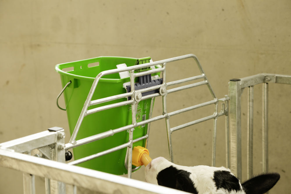 fem-akaszto-itato-vodorhoz_E6CQB9E4Xs